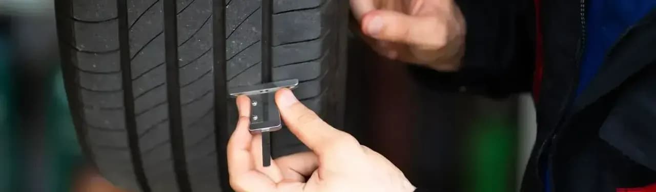 Opony zimowe: 1,6 mm to za mało! Bezpieczna głębokość bieżnika