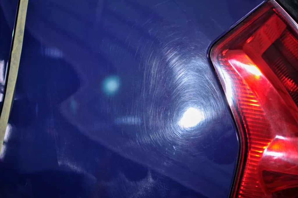 Polerowanie auta: Ile mikronów lakieru możesz usunąć bezpiecznie?