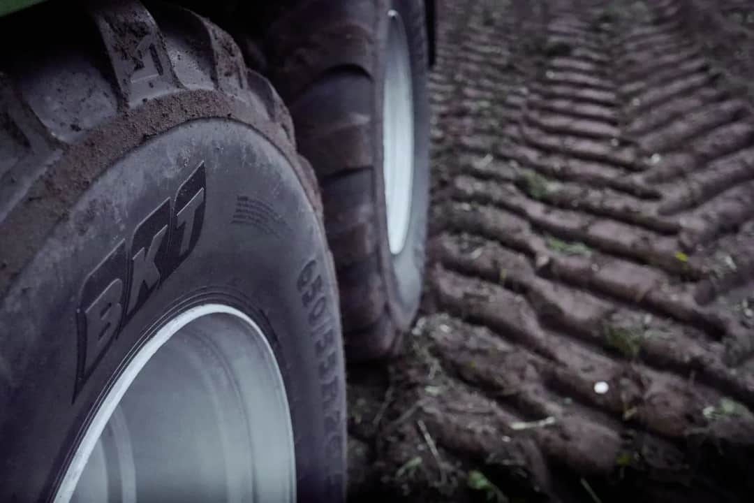 BKT czy Kabat? Wybierz idealne opony rolnicze dla Twojego gospodarstwa!