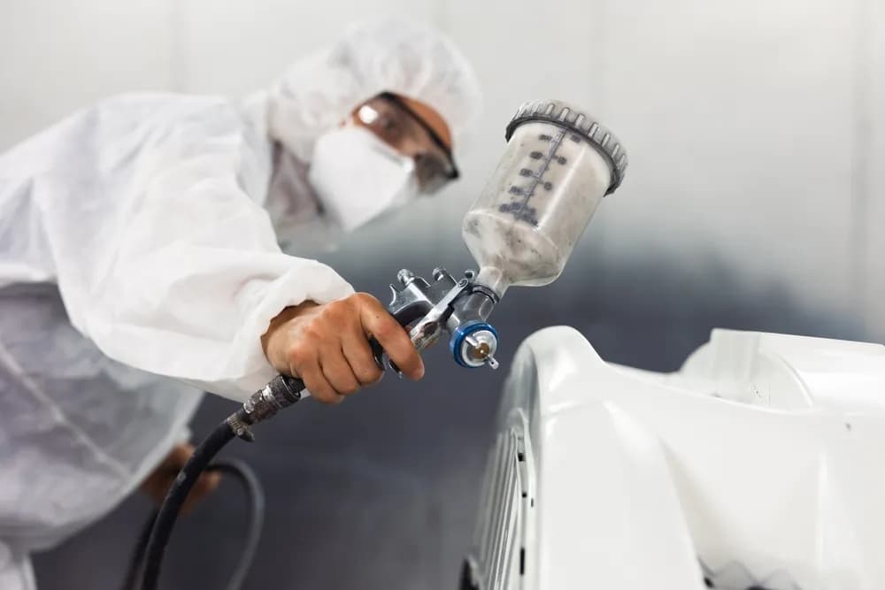 Jak malować pistoletem lakierniczym? Uniknij błędów i zyskaj efekt PRO!