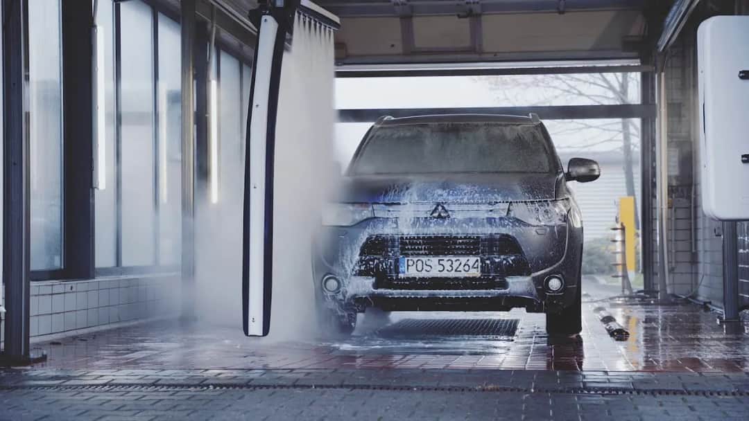 Myjnia bezdotykowa: Lśniące auto bez zacieków? Poznaj sekrety!