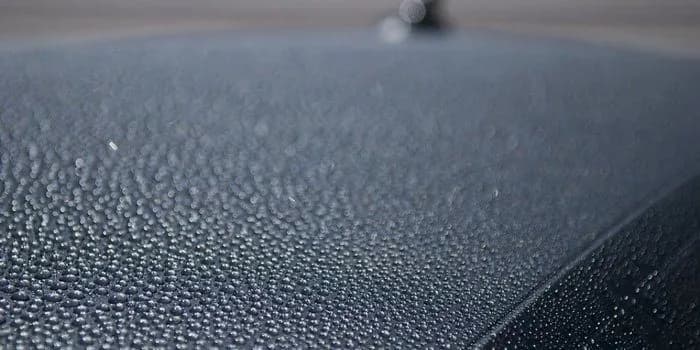 Kiedy woskować samochód? Zadbaj o lakier jak profesjonalista!