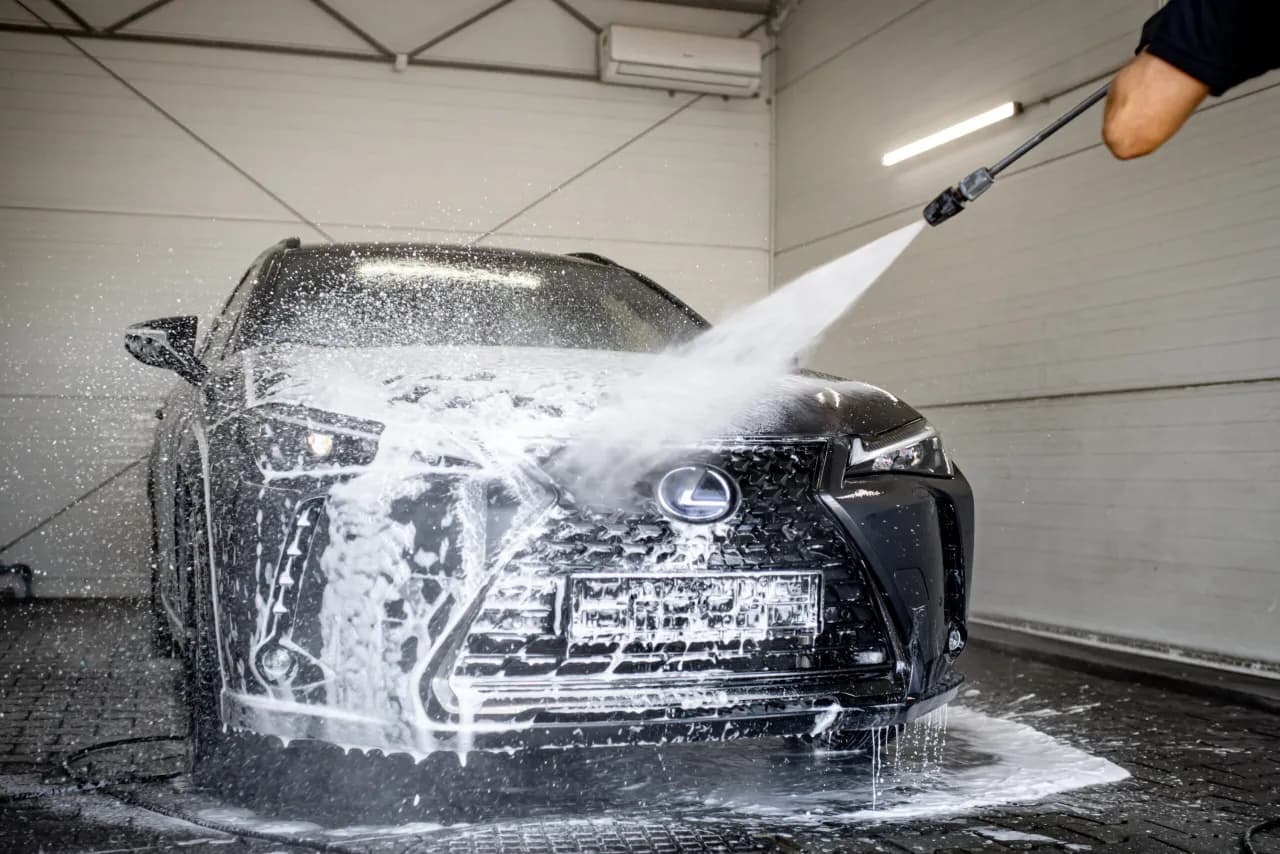 Mycie auta w epidemii: Bezpieczne zasady i higiena krok po kroku