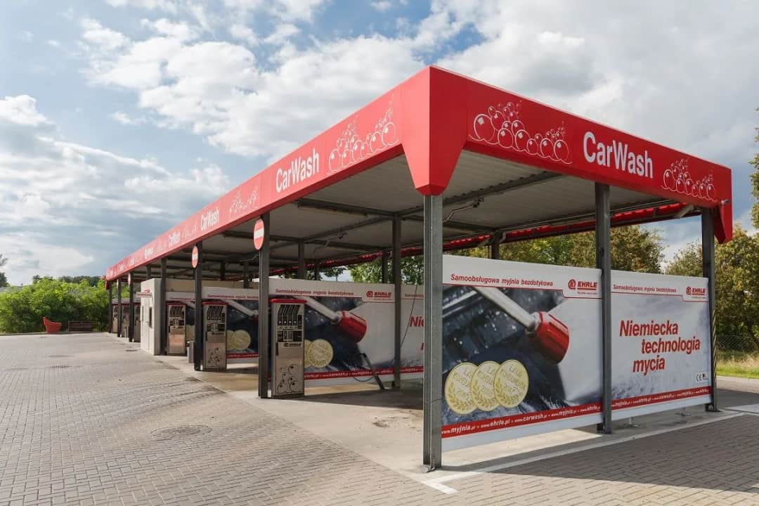 Budowa myjni bezdotykowej: Koszty od 400 tys. zł. Czy się opłaca?