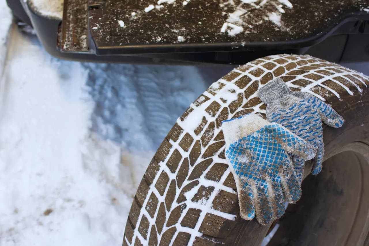 Kiedy zmienić opony zimowe na letnie? Sprawdź, zanim stracisz!